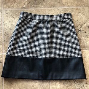 NWT Factory Leather Trim Houndstooth Skirt